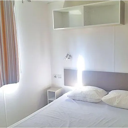 Mobil-home Confortable Avec Terrasse - 5 Pers. - Api-1-52-2161 * Anduze